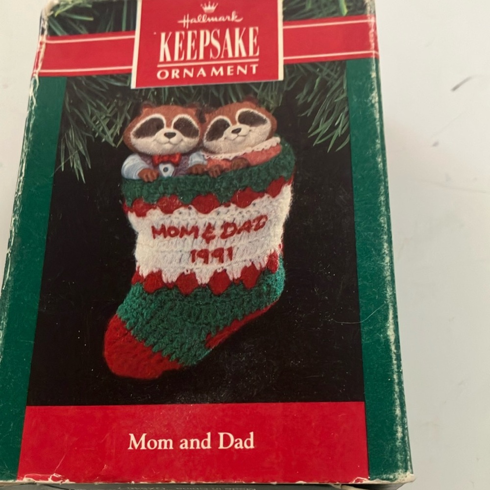 Vintage mom and dad 1991 hallmark ornament
G4